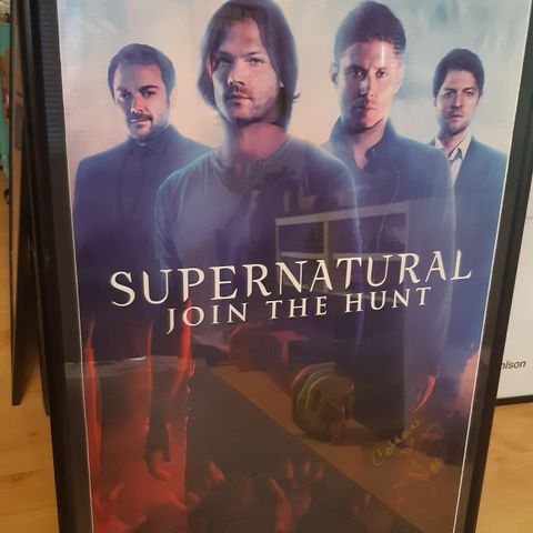 Supernatural signert plakat selges med ramme