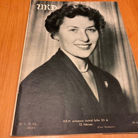 URD Nr. 4 - 1955 - FORSIDE : H. K. H. PRINSESSE ASTRID FYLTE 23 ÅR 12. FEBRUAR