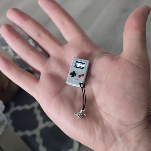 Thumby Playable Programmable Keychain - Mikro videospillkonsoll