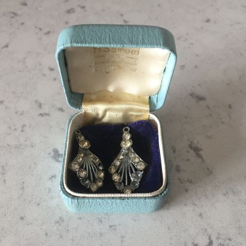 Vintage 1920s-30s?  Earrings