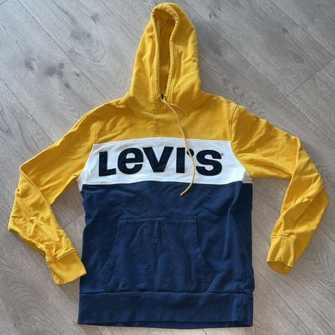 Levis hettegenser