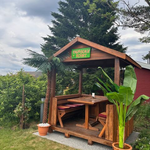 Bungalow eller utestue til hagen dette solid teak fra Thailand.