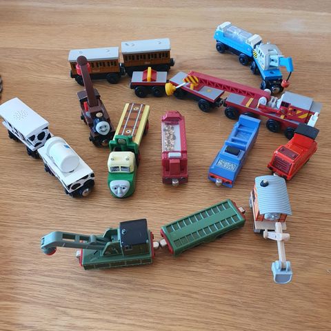 11  (7 igjen) orginale tog og andre kjøretøy fra Thomas serien.