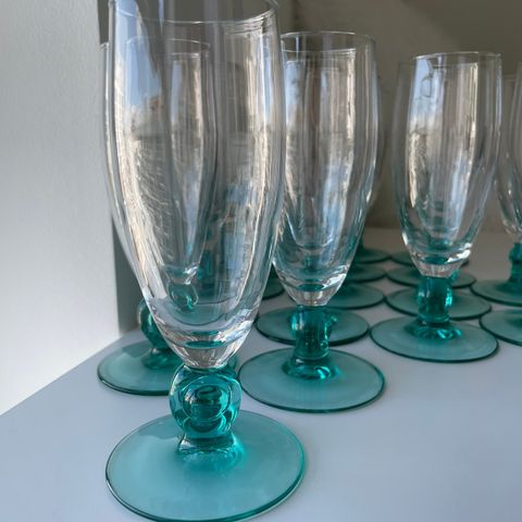 Retro Luminarc champagne glass grønn stett med kule (15.4 cm x 5 cm)