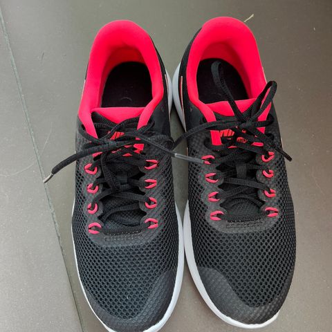 Nike sko str 36,5