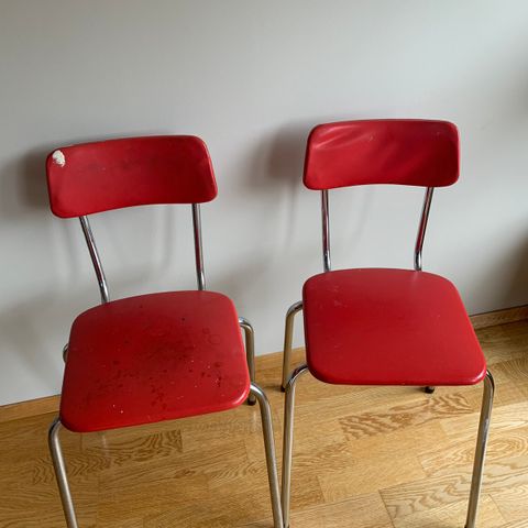 Røde retro stoler (100for begge)