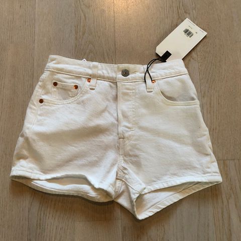 Ny, ubrukt Levis short str. 23