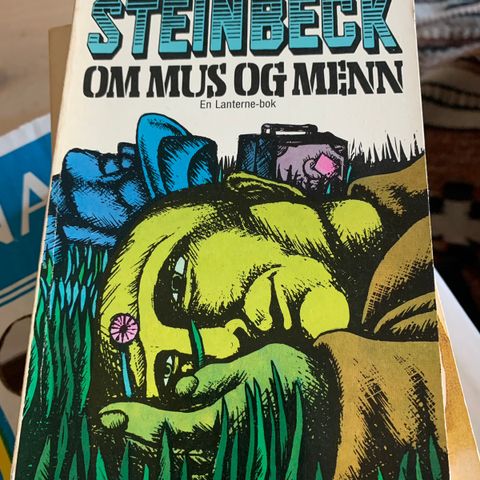John Steinbeck sin bok Om mus og menn til salgs.