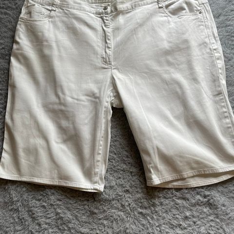 Hvit shorts