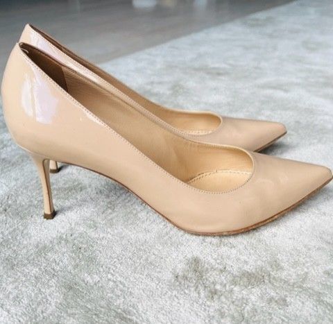 Pumps pensko i skinn-lakk beige farge fra Sergio Rossi