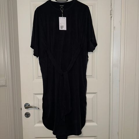 Oversize T-shirt kjole. Passer M/L