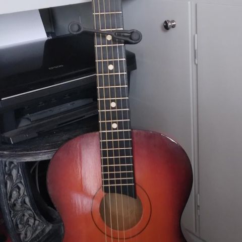 GITAR FRA 1960-TALLET. FRA RUSSEN 1966