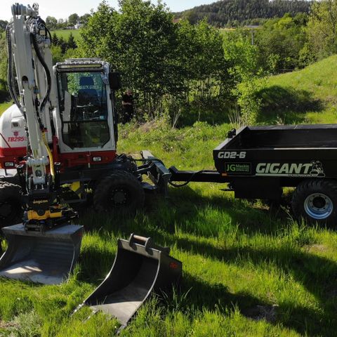 Takeuchi TB295W hjulgraver utleie med henger og utstyr