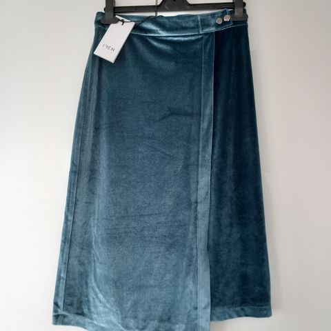 New IBEN Oslo wrap velvet skirt, size S/M