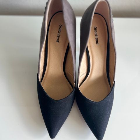 Beautiful velvet heels, size 37