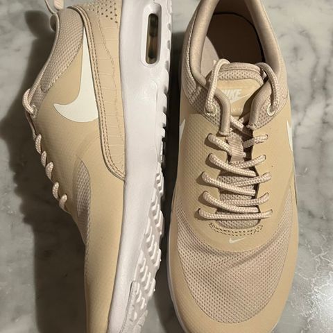 Nye, søte beige Nike-sneakers 🤎 str. 38