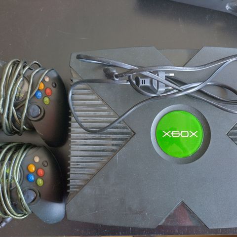 Xbox 360 og Xbox Vanilla med 25 Xbox 360 spill og 1 Xbox spill (Selges samlet)