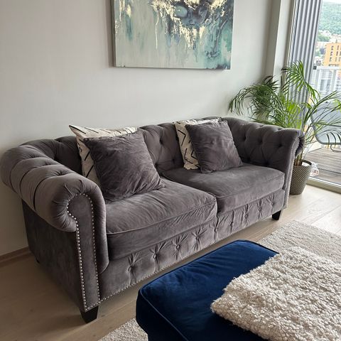 Cadell design - Royal Classic 3 seter sofa med tilhørende puff