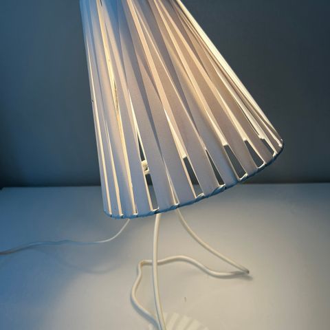 String Bordlampe / Vegglampe