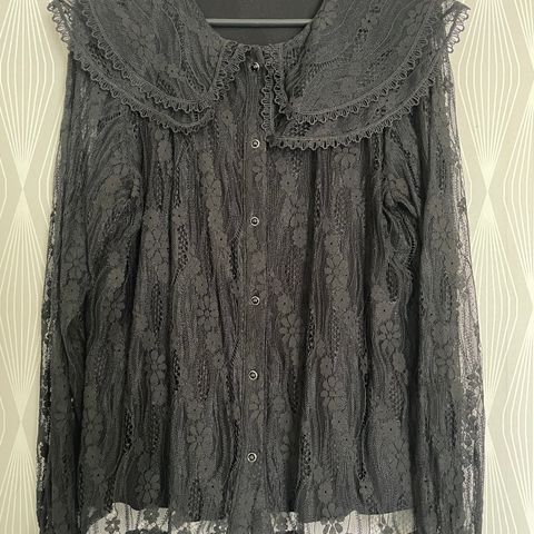 Sort penbluse str. 40