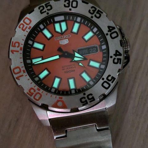 Nesten ubrukt, WATCH SEIKO MONSTER