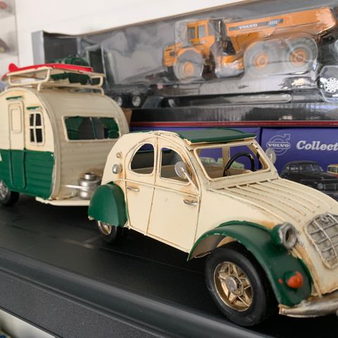 2 CV med Campingvogn.