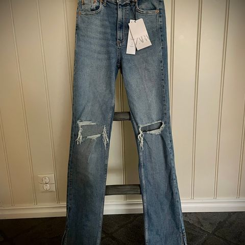 Ny split jeans fra Zara; str 34