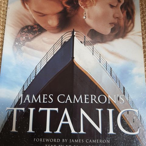 Bok Titanic av James Cameron
