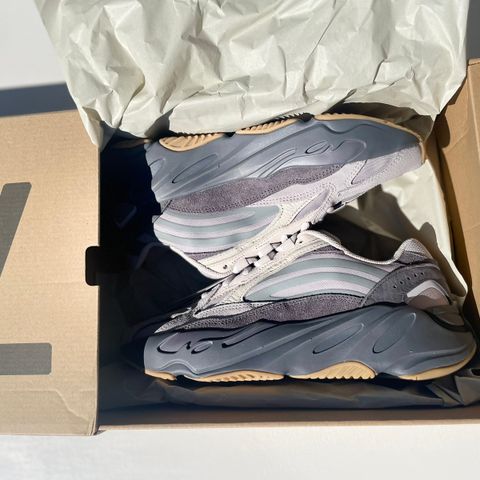 Yeezy Boost 700 v2