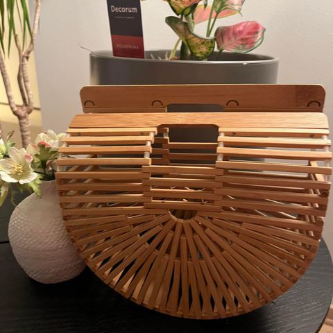 Bamboo veske crescent bag small