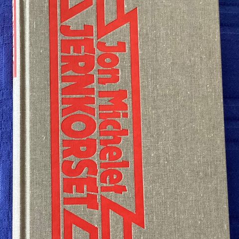 JON MICHELET- 1 meget flott bok«JERNKORSET»1982. H. 21 cm, B.14 cm..353 s, 480 g