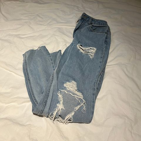Mom jeans med hull i størrelse S fra H&M