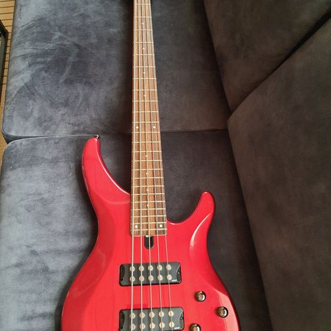 Yamaha TRBX305 5-Strengers Bassgitar, Candy Apple Red