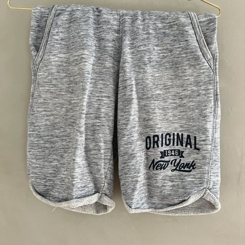 Tøff shorts fra H&M str 146