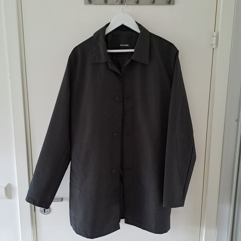 Helt ny svart Jack & Jones Premium trench coat i størrelse XL
