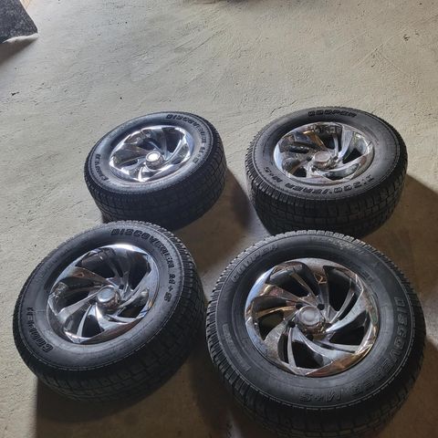 Hjulsett 5x139,7 265/70r17