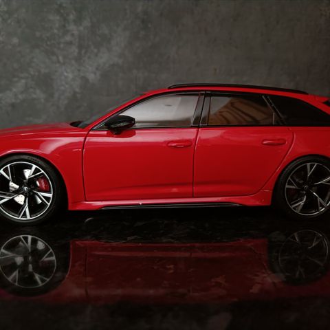 Audi RS6 Avant - 2021 modell - rød lakkert - NZG Models - skala 1:18