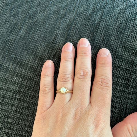 14 k Gullring med perle