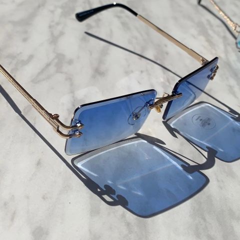 2 par solbriller / Shades