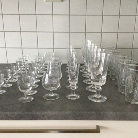 Magnor/Stude - samling av glass - slipte og dekorerte- likør, vin, longdrink