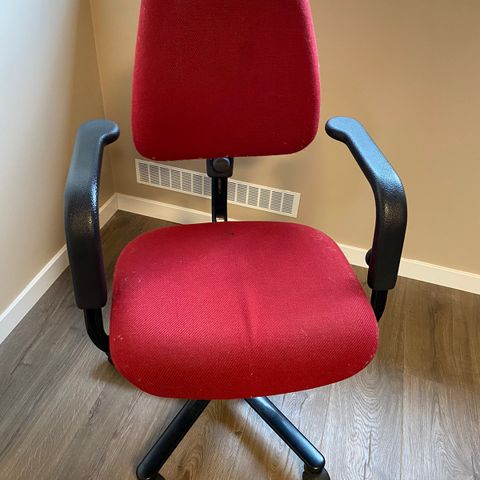 Rød kontorstol fra Hag til salgs