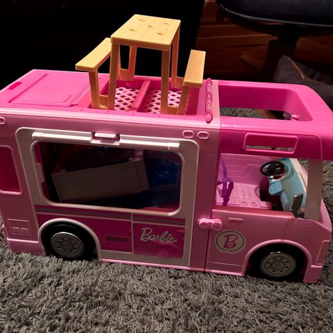 Barbie campingbil med masse tilbehør
