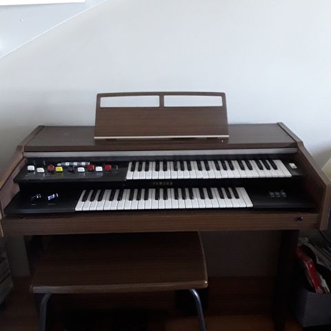 Yamaha Electone orgel fra 70-tallet gis bort.