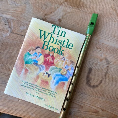 Tin whistle + bok