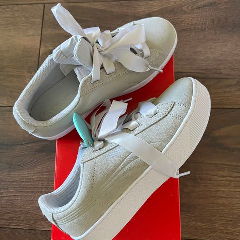 Puma og Adidas str 38 ( selges samlet)