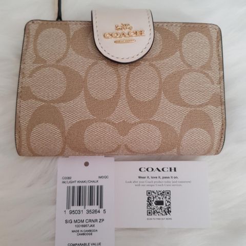 Coach C0082 Medium Corner Zip Wallet