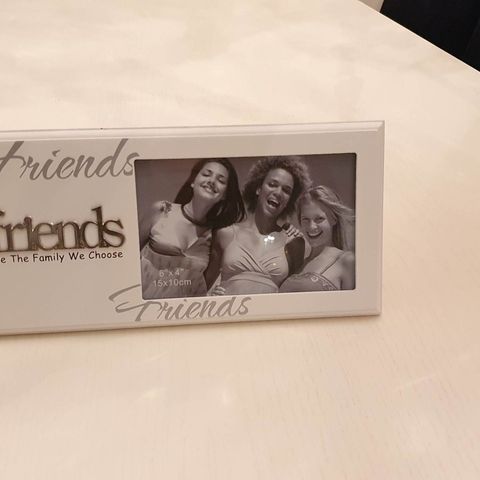 "Friends are the family we choose".... bilderamme selges