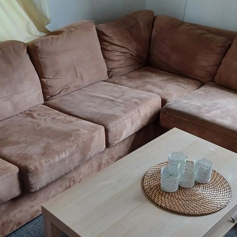 Fin og ren sofa, som er i god behold, kan diskutere prisen ved henting