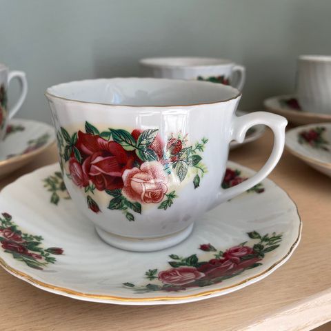 English Rose porselen-servise fra Royal China