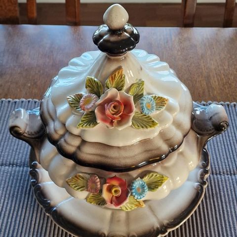 Stor Flott Tureen med Rose Motiv (Made in Italy)